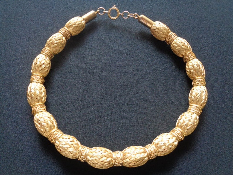 Gorgeous Vtg Unusual Designs Yellow Gold Tone Metal Wire Mesh Basket Weave With Meander Greek Fret or Greek Key Motif Barrel Shaped Necklace
