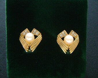 Lovely Vintage 1983 Mimi Di N Fashion Jewelry Accessories Cute Small Simple Minimalist Earrings Gold Tone With Rhinestone Faux Pearl Accents