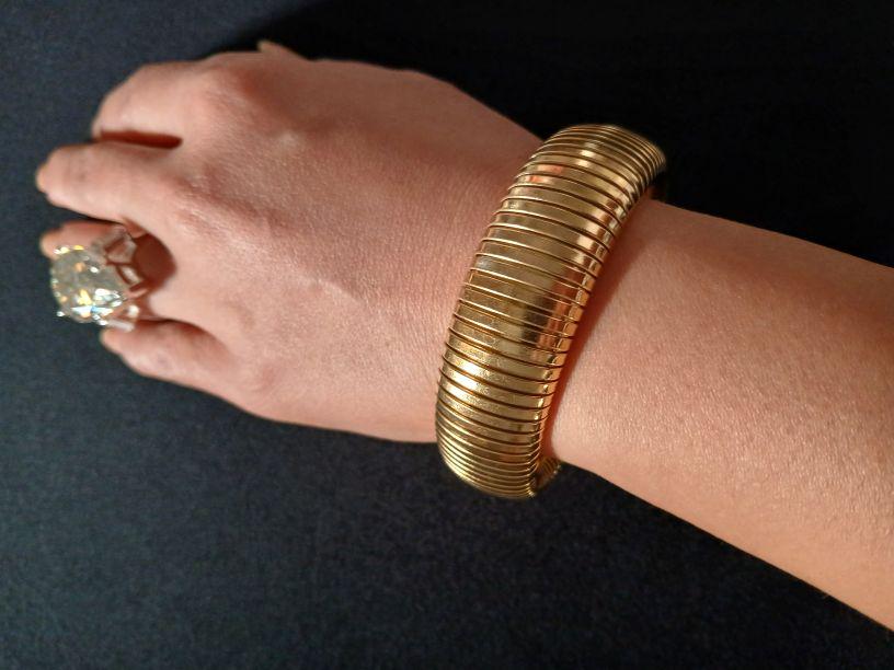 Bold & Fabulous Fashion Jewelry High Polished Finish Shiny Yellow Gold Tone Metal Flexible Omega Chain Bangle Bracelet Fit 7" to 7.5"  Wrist