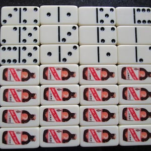 Vintage RODE STREEP Jamaicaanse Lager Bierfles Reclame Double Six Domino Marblelike Dominoes Game 28 Set Brouwerij Collectibles Toys Games