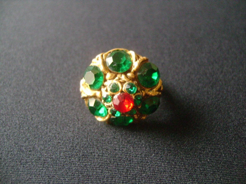 Lovely Vintage Classic Ornate Golden Brass High Dome Ladies Ring Round Cut Emerald Green /&Ruby Red Colored Rhinestone Adjustable Size 5 to 8