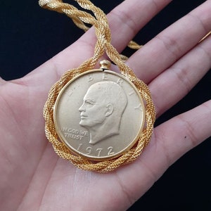 Vintage Gold Tone Plated 1972 Eisenhower Dollar Liberty Eagle Coin Charm Pendant Twist Rope Chain Necklace UNISEX Men Women Jewelry Box/Case zdjęcie 5