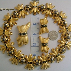 Divine Luxe FENDI ITALIEN Parure Set 18K gult guldpläterad hematit svart pärla emalj grenar löv design halsband örhängen och brosch nål bild 8