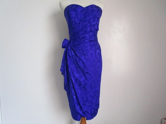 Simply Elegant Vintage A J BARI Gorgeous Cobalt Blue 100% Silk Sweetheart Strapless Ruched Dress W/ Rose Flower Design on Side Size 6 Fits S - Etsy Simply Elegant Vintage A J BARI Gorgeous Cobalt Blue 100% Silk Sweetheart Strapless Ruched Dress W/ Rose Flower Design on Side Size 6 Fits S - Etsy
