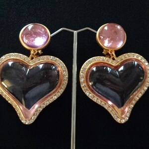 Beautiful MONET Gold Tone Metal W/ Light Purple Translucent Lucite Clear Rhinestone Accents Heart Showy Bold Statement Clip Earrings Jewelry