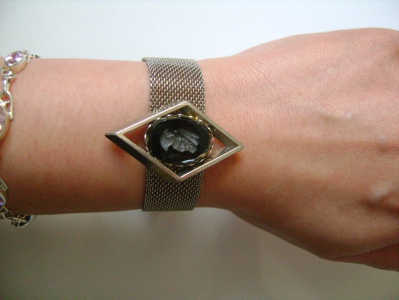 Elegant Vintage Victorian Revival Style Silver Tone Woven Mesh Black Glass Carved Lady Cameo Bracelet Safety Chain /& Dangle Ball Bead Accent