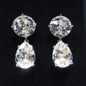 KJL Kenneth Jay Lane Jewelry Shiny Silver Tone Metal With Faceted Round & Pear Cut Crystal Glass Drop Fancy Evening Formal Cocktail Earrings
