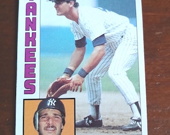 Tarjeta de béisbol vintage de Don Mattingly #8 de los Yankees de Nueva York de Topps de 1984, en estado casi perfecto.