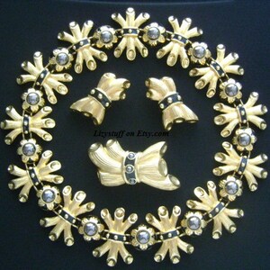 Divine Luxe FENDI ITALIEN Parure Set 18K gult guldpläterad hematit svart pärla emalj grenar löv design halsband örhängen och brosch nål bild 3