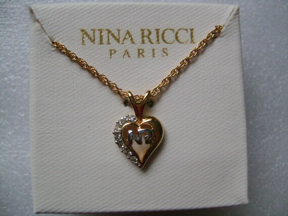 新作グッ Lovely NINA RICCI NR Logo Original Box Gold Plated Tiny ネックレス、ペンダント、チョーカー