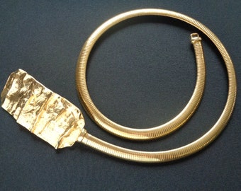 Vintage LES BERNARD Ladies Fashion Accessories Yellow Gold Tone Metal Omega Snake Chain Stretchy Belt With Rippled Ripple Design Buckle S M