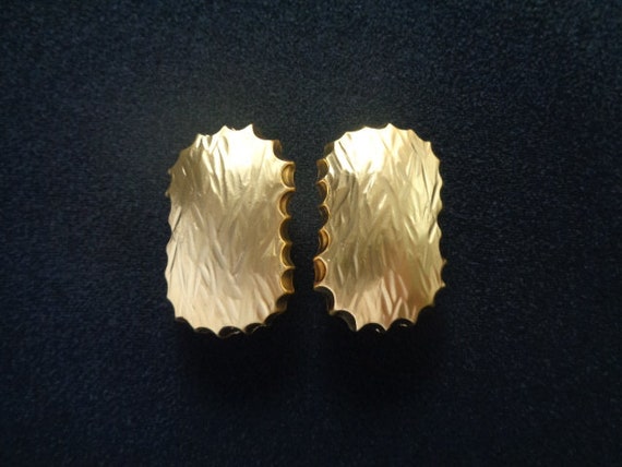 Beautiful DOLCE VITA Bijoux Paris Jewelry Matte Finish Yellow Gold Tone Geometric Rectangle Shape Showy Earrings Women Fashion Accessories