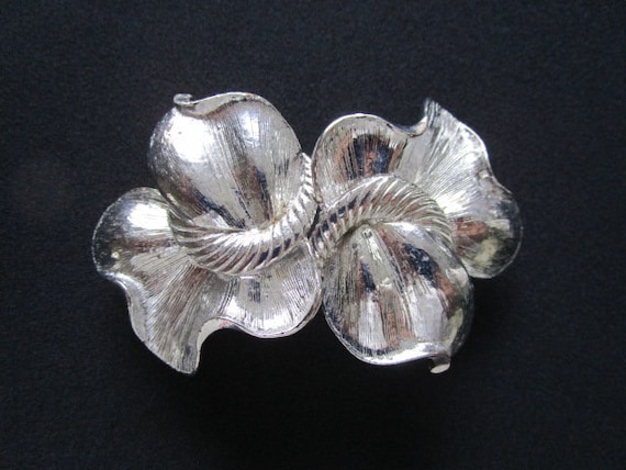 Mimi Di N Princess Niscemi  Lily Leaves Belt Buckle 1980’s 1980s Mimi Di Niscemi flower buckle blue faux leather belt  main image 3