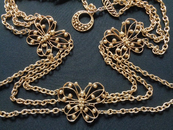 Gorgeous Vintage Gold Tone Triple Layer Chain W/L… - image 4