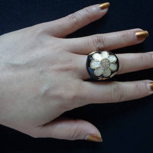 Gorgeous Yellow Gold Plated Enameled Black Cream Enamel CZ Cubic Zirconia Accents Dainty Flower Design Cocktail Statement Ring Sz 8 Jewelry