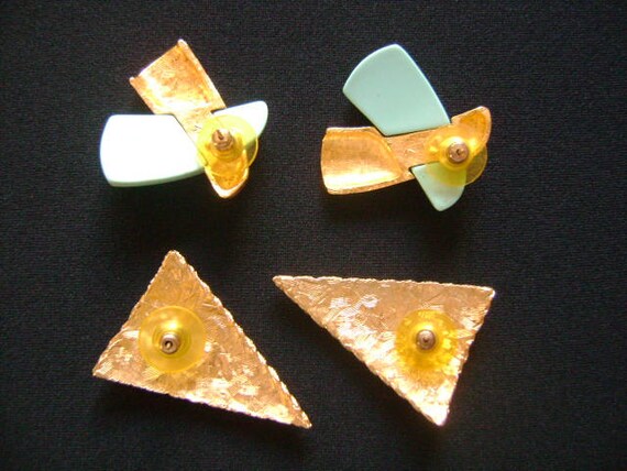 2 Pair Lot Fashion Jewelry Textured Gold Tone Tri… - image 7