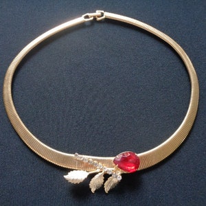 Vtg Yellow Gold Tone Omega Chain Adorned With Pear Cut Ruby Red Color & Clear Crystal Rhinestones Accents Lovely Leaf Leaves Design Necklace