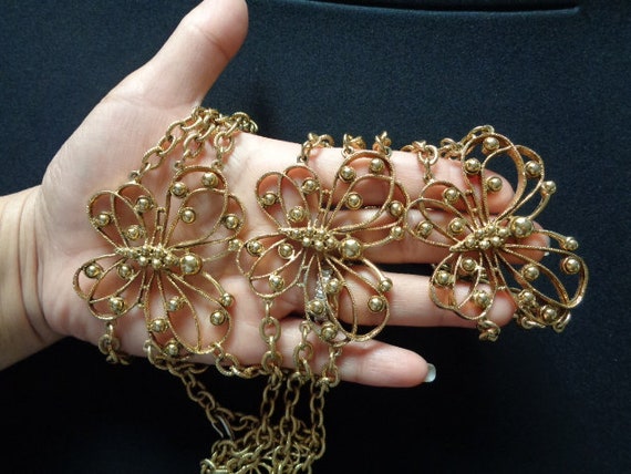 Gorgeous Vintage Gold Tone Triple Layer Chain W/L… - image 9