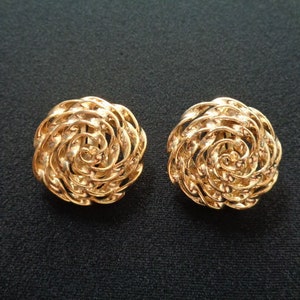 Gorgeous Vintage Ladies Fashion Jewelry Textured Finish Gold Tone Metal Filigree Basket Weave Design Clip on Back Earrings Simply Beautiful