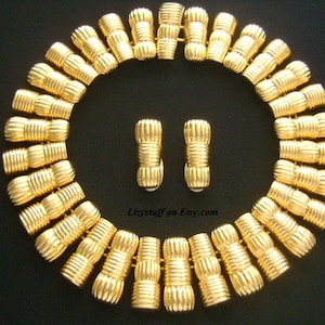 High End Designer FENDI Alta Moda Haute Couture MASSIVE Big Bold Woven Barrel Designs 18k Gold Plated Modernist Runway Necklace Earrings Set