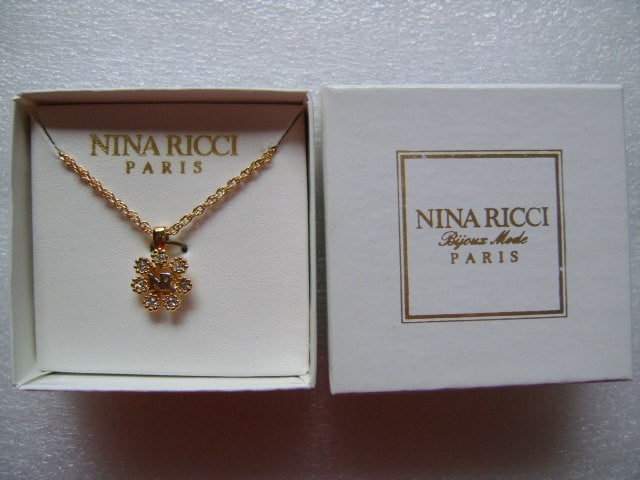 NINA RICCI Paris NR ロゴ チャーム ゴールドメッキ タイニーチェーン