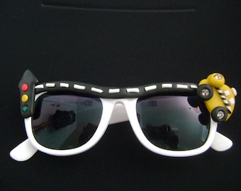 Fun Cool Black White Dark Lens Sunglasses W/Red Yellow Green Intersection Lights Arrow &Taxi Decoration Tigre Lis Karen Justice Wearable Art