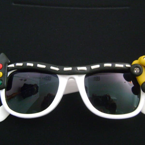 Fun Cool Black White Dark Lens Sunglasses W/Red Yellow Green Intersection Lights Arrow &Taxi Decoration Tigre Lis Karen Justice Wearable Art