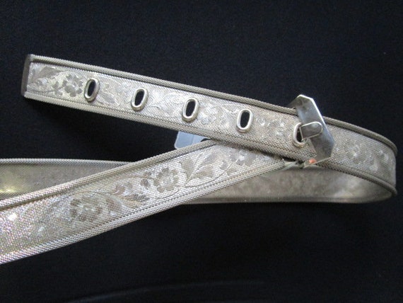 Lovely Accessocraft Silver Tone Mesh Metal Ornate Flower  display picture 1