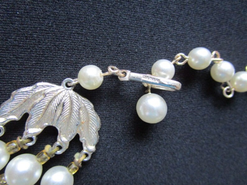 JAPAN Multi-Strand White Luster Faux Pearls /& Clear Orange Spacer Lucite Beads Elegant Silver Tone Leaves Leaf Design Clasp Layered Necklace