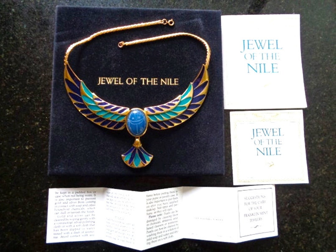 Franklin Mint Jewel of the Nile Cabochon Onyx Scarab 22 Karat Gold