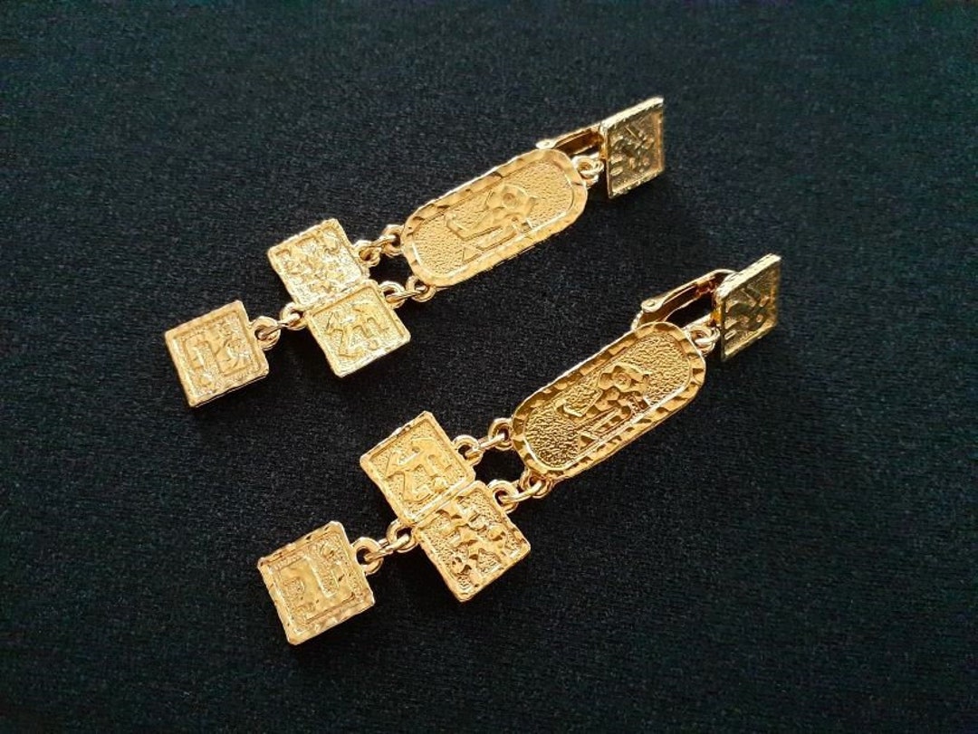 Small Metal Asian Signs Lovely Vintage Yellow Gold Tone Metal Chinese Japanese Korean? Asian ...