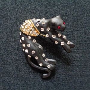 Animal Cat Spotted Leopard Black Enamel Panther Puma Jaguar Gold Tone Sparkle Rhinestone Accents Brooch Pin Red Crystal Eyes Fashion Jewelry
