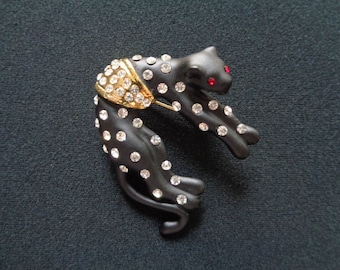 Animal Cat Spotted Leopard Black Enamel Panther Puma Jaguar Gold Tone Sparkle Rhinestone Accents Brooch Pin Red Crystal Eyes Fashion Jewelry