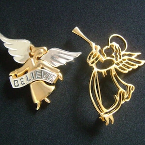 Schöne Vintage Gold und Silber Ton Metall filigran 2 Stück geflügelten Flügel fliegenden Engel Engel mit Horn Broschen Brosche Pin BELIEVE in Engel