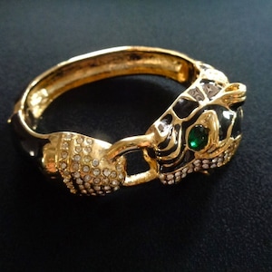 Striking Jewelry Yellow Gold Tone W/ Black Enamel & Pave Crystal Accents Jaguar Puma Tiger Head Emerald Green Glass Eye Bangle Cuff Bracelet