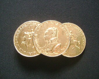 Beautiful Vintage 1978 Mimi Di N Gold Tone French Roman Style REGINA FRANC With A Man Riding Horse Faux Coin Buckle Hold Up to 1" Wide Belt