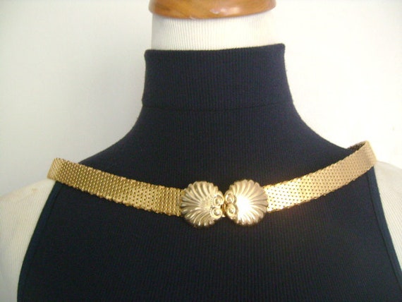 Beautiful Vintage Gold Tone Mesh Fish Scale Waist… - image 4