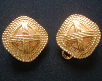 1972 Mimi Di N Princesa Niscemi Texturado Acabado Amarillo Oro T Criss Cross Square Dome Button Designs Hebilla Para 1-1/4" Accesorios de cinturón ancho