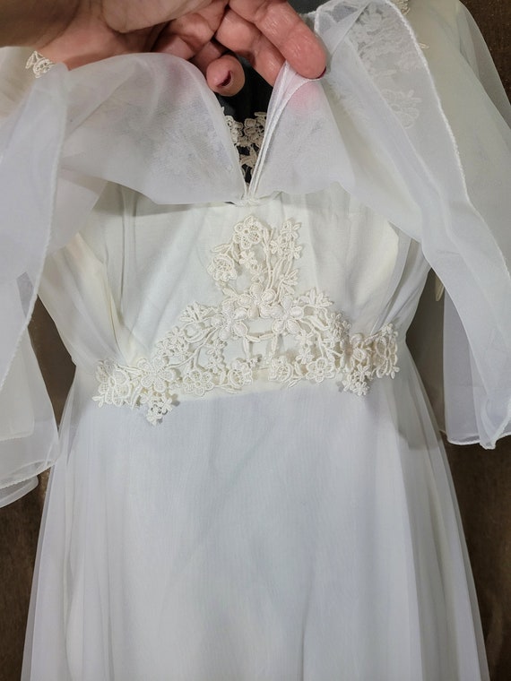 Vintage 1960s/70s Flowy Wedding Gown - image 3
