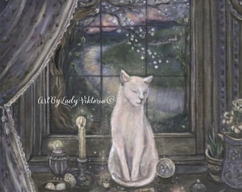 Puede incluir: Un gato blanco se sienta en un alféizar de ventana con un libro, velas y otros objetos mágicos. La ventana da a una escena de bosque con un camino que se adentra en la distancia. El texto "Art By Lady Viktoria ©" es visible en la esquina inferior izquierda.