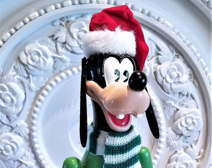 Goofy Disney Christmas Wooden Nutcracker 14 Tall New With Tag Striped