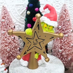 Grinch Christmas Tree Tree Topper Prop -   Grinch christmas tree,  Christmas tree decorating themes, Grinch christmas