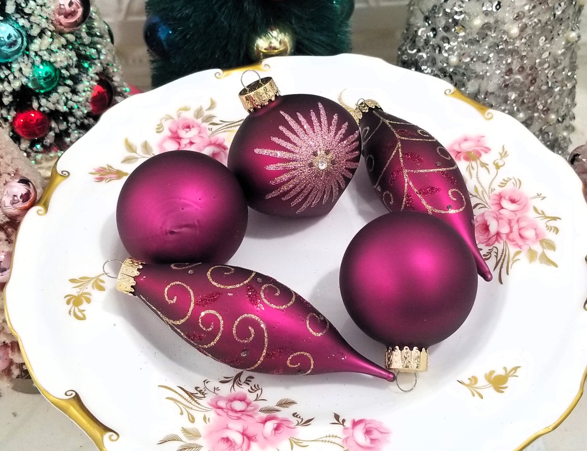 Christmas by Krebs - Plastic Shatterproof Ornament Decoration - Purple Onion with Glitter Swirls