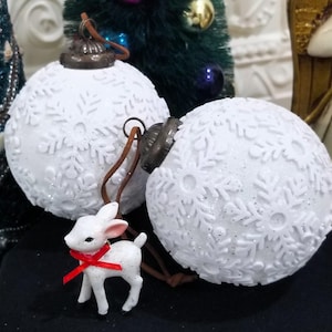 Pretty White Snowflake Glitter Christmas Ornament Balls Kugel Snow 3&quot;