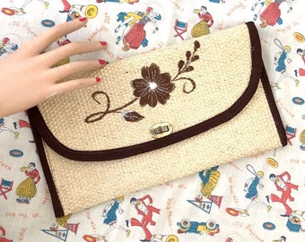 Vintage 1970s Large Woven Straw Clutch / 70s Floral Embroidered Envelope Clutch Purse / Panama Purse