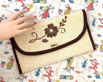 Vintage 1970s Large Woven Straw Clutch / 70s Floral Embroidered Envelope Clutch Purse / Panama Purse