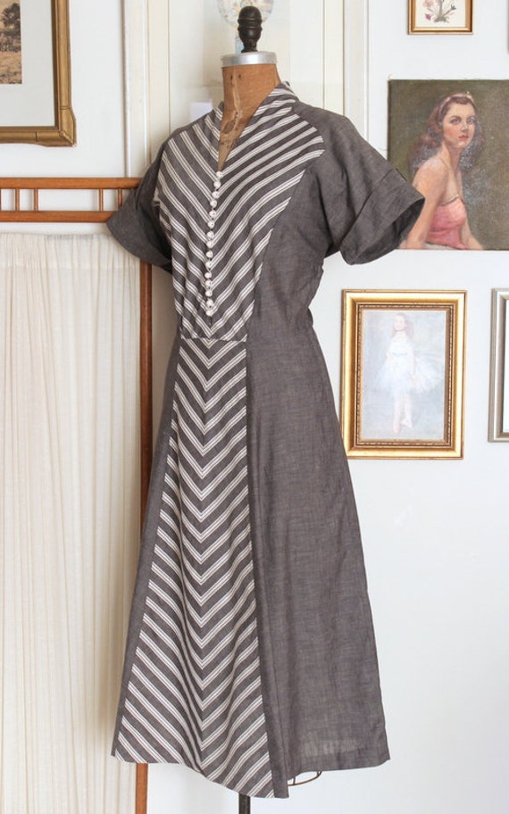 Vintage 1950s Grey & White Chevron Striped Dress … - image 5