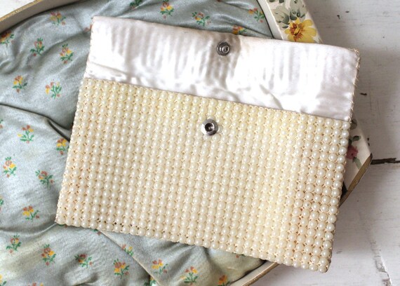 Vintage 1950s Pearl & Rhinestone Clutch / 50s Pla… - image 4