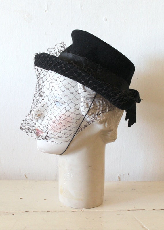 Vintage 1940s Black Top Hat with Netting / 40s Wo… - image 3