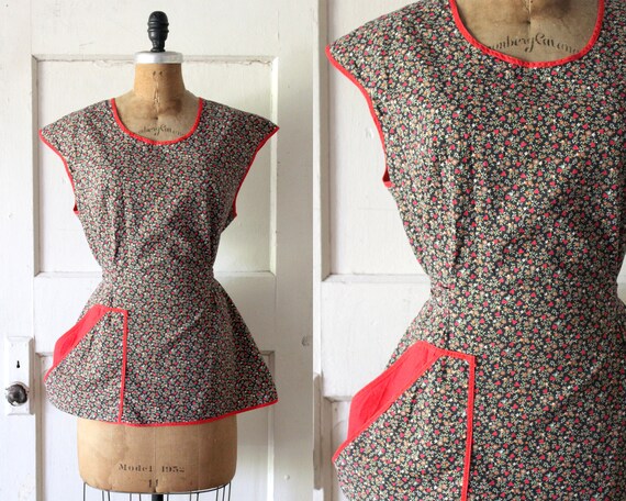 Vintage 1950s Calico Smock / 50s Black Floral Cott